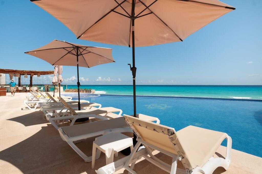 *Turquoise Escape- Beachfront Studio By Casa Paraiso* Cancún Extérieur photo