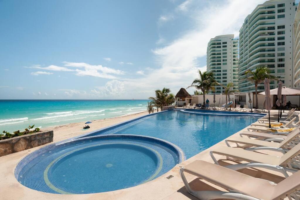 *Turquoise Escape- Beachfront Studio By Casa Paraiso* Cancún Extérieur photo