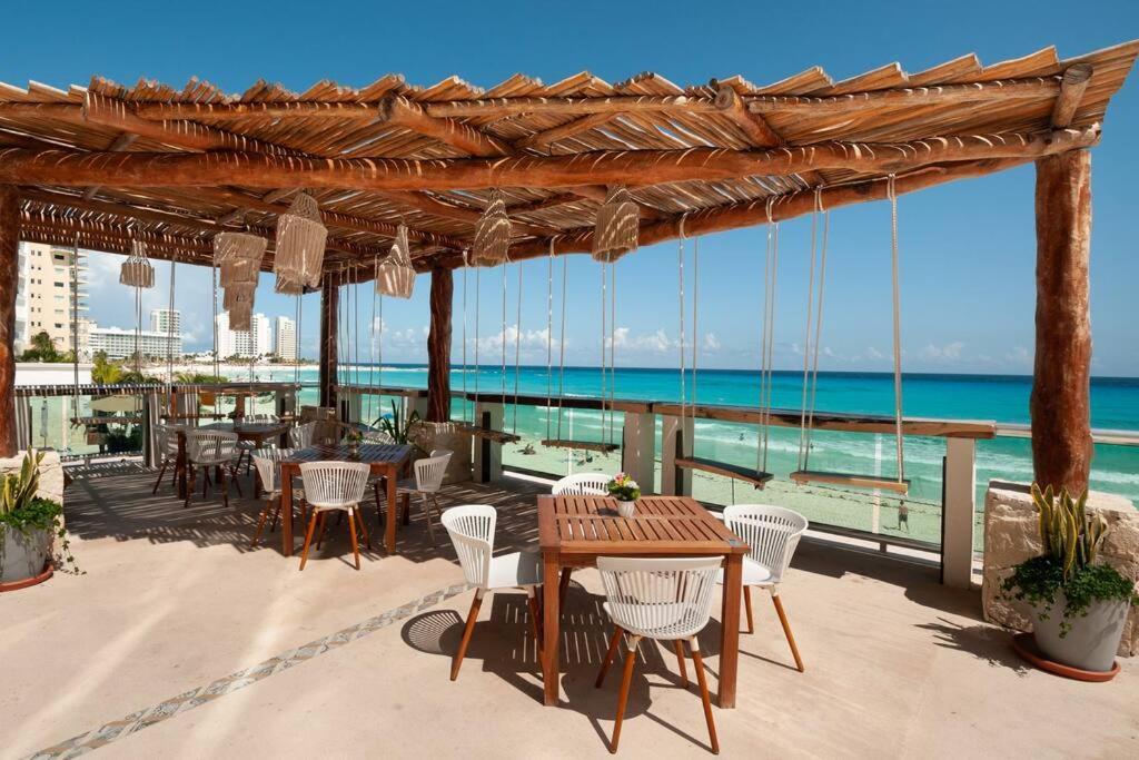 *Turquoise Escape- Beachfront Studio By Casa Paraiso* Cancún Extérieur photo