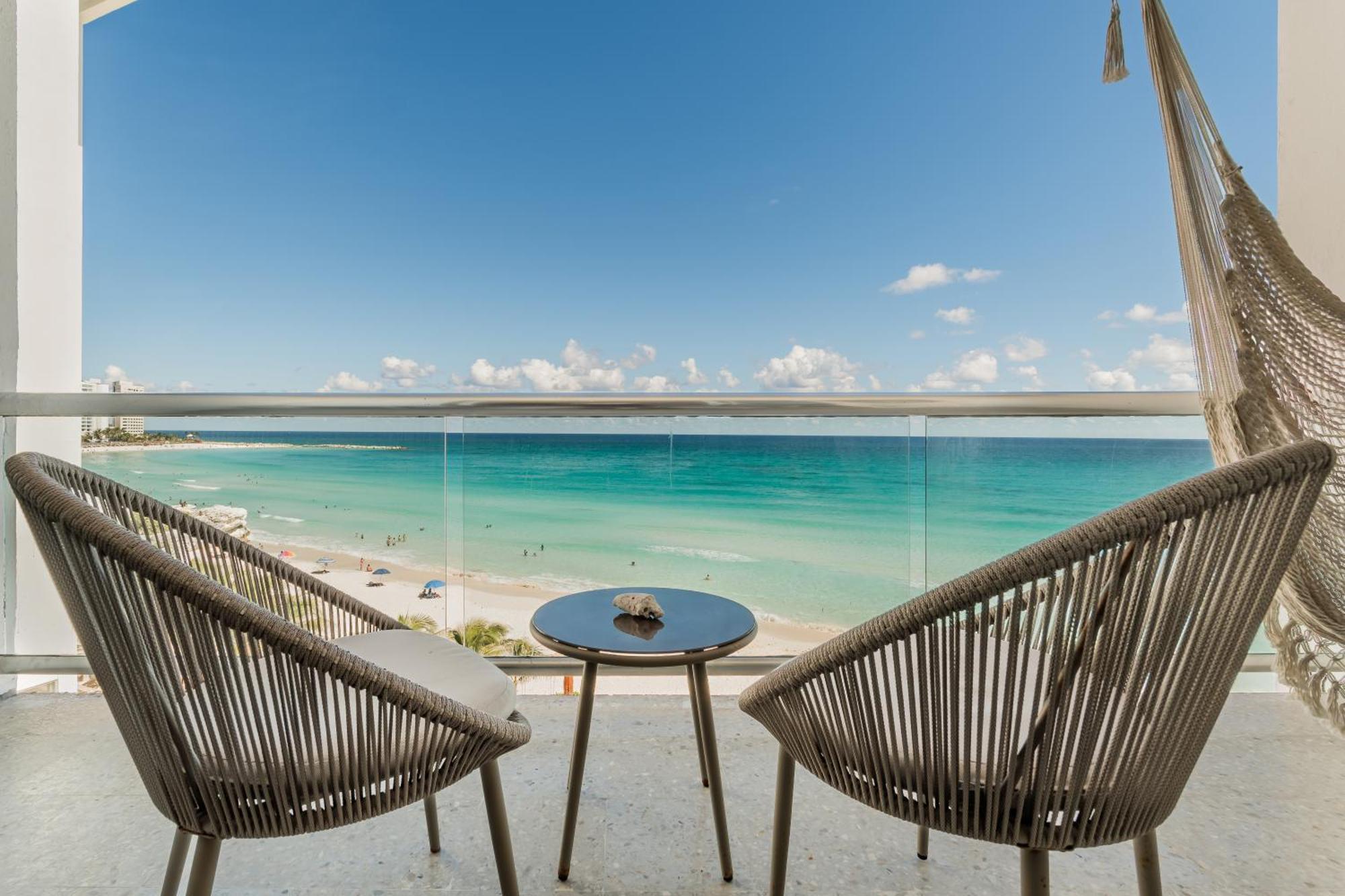 *Turquoise Escape- Beachfront Studio By Casa Paraiso* Cancún Extérieur photo